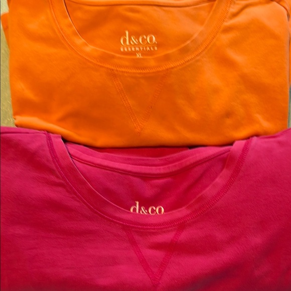 Two D&co Essentials XL long-sleeve with cuff round-neck with v-stitch tops EUC - Picture 1 of 13